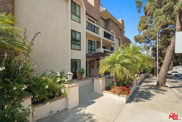 12321 Ocean Park Boulevard 2, Los Angeles, CA 90064 — photo 24 of 30