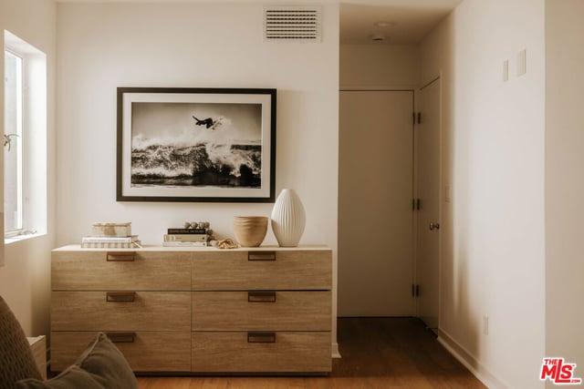 2027 Oakwood Avenue, Los Angeles, CA 90291 — photo 15 of 31