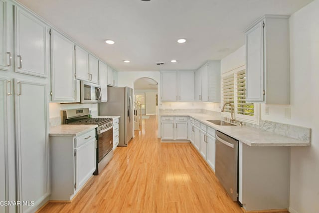 2040 Freesia Avenue, Simi Valley, CA 93063 — photo 10 of 37