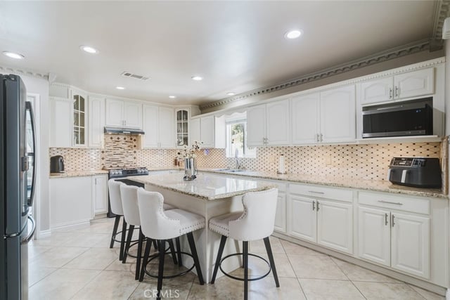6545 Bellingham Avenue, North Hollywood, CA 91606 — photo 8 of 37