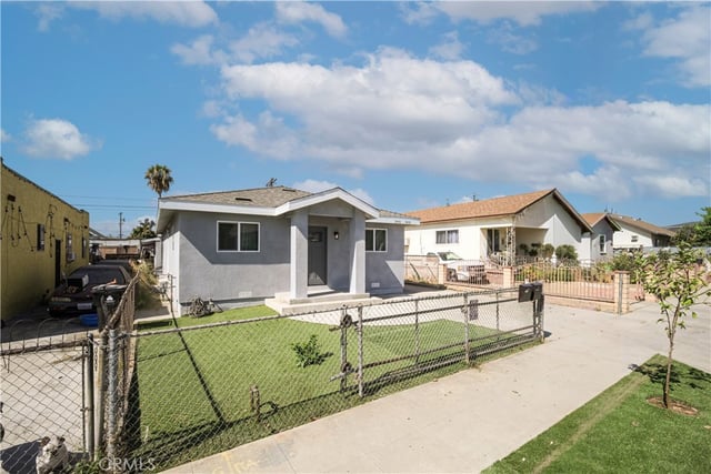 3452 Estrada, Los Angeles, CA 90023 — photo 2 of 32