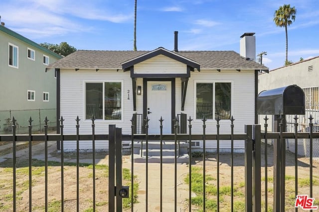 214 E 76th Place, Los Angeles, CA 90003 — photo 2 of 25