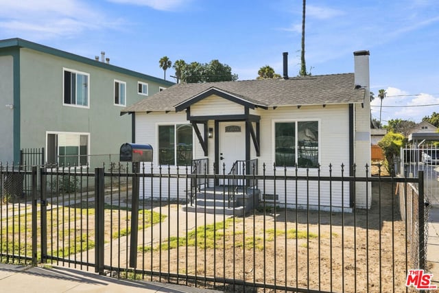 214 E 76th Place, Los Angeles, CA 90003 — photo 4 of 25