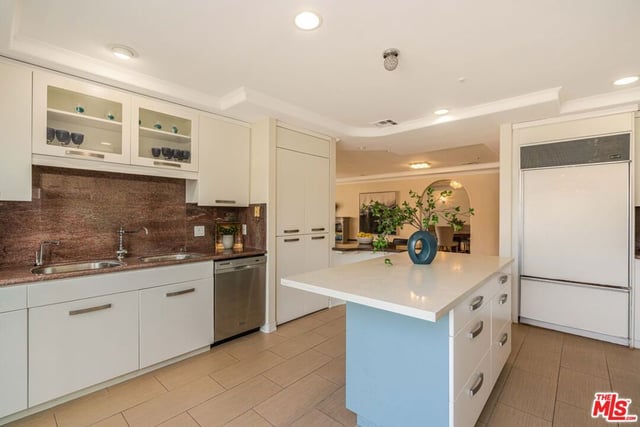 1645 Malcolm Avenue 302, Los Angeles, CA 90024 — photo 13 of 40
