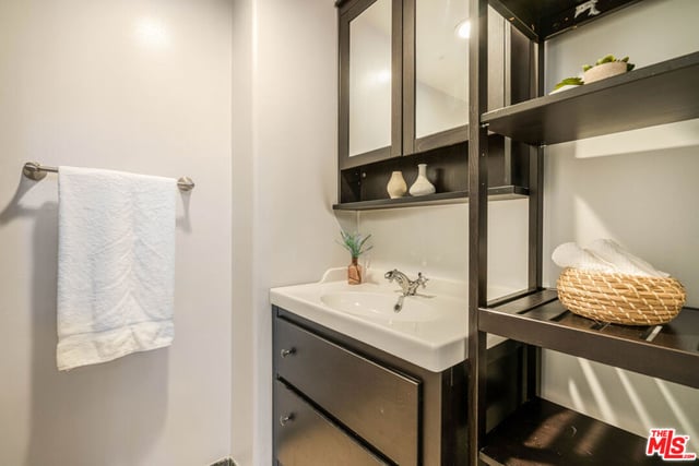 1645 Malcolm Avenue 302, Los Angeles, CA 90024 — photo 19 of 40