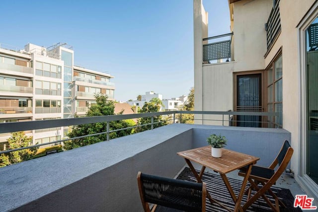 1645 Malcolm Avenue 302, Los Angeles, CA 90024 — photo 3 of 40