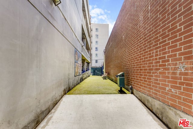 420 S SAN PEDRO Street 106, Los Angeles, CA 90013 — photo 29 of 31