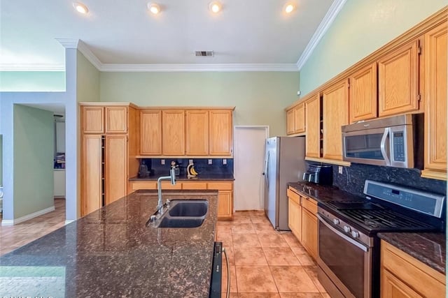 36722 Pine Valley Ct, Palmdale, CA 93552 — photo 10 of 35