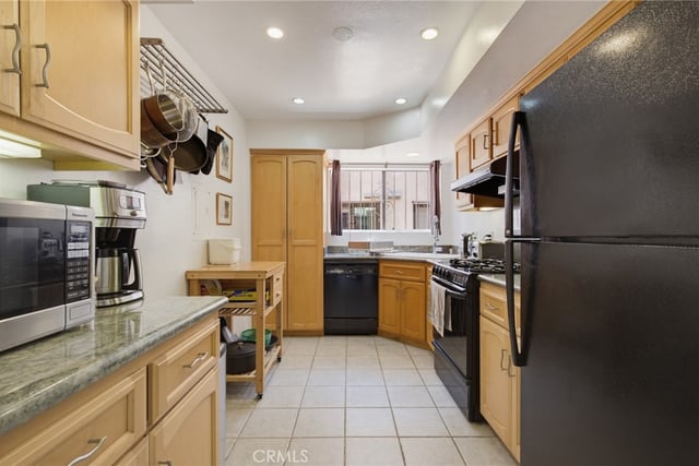 1850 Midvale Avenue 13, Los Angeles, CA 90025 — photo 14 of 38