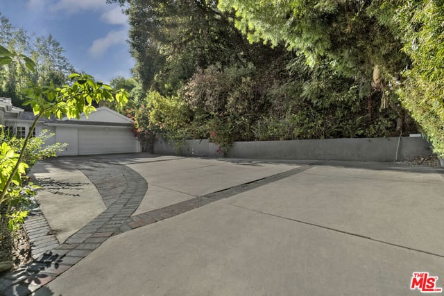 2761 Hutton Drive, Los Angeles, CA 90210 — photo 4 of 33