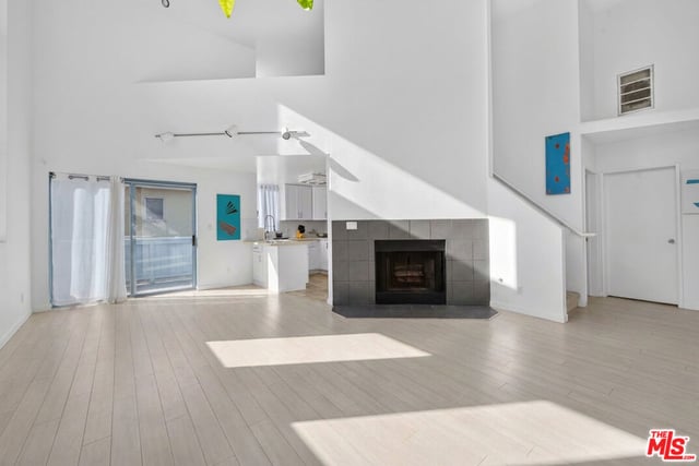 1511 16th Street 201, Santa Monica, CA 90404 — photo 2 of 32