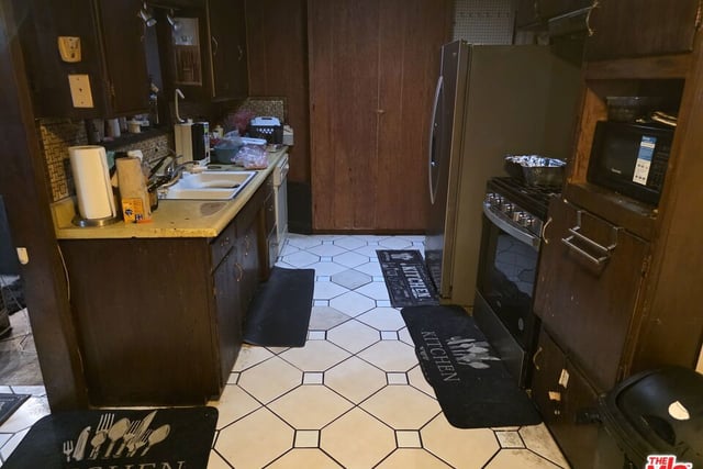 2203 W 158th Street, Compton, CA 90220 — photo 3 of 15
