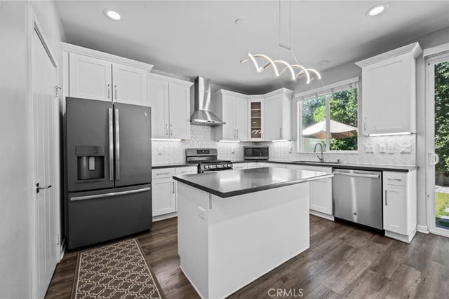 15607 W Lilli Way, Van Nuys, CA 91406 — photo 5 of 30