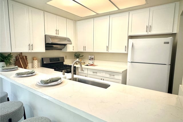 235 S Holliston 118, Pasadena, CA 91106 — photo 3 of 21