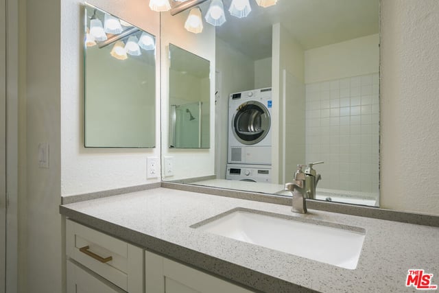 22 Navy Street 103, Venice, CA 90291 — photo 15 of 30