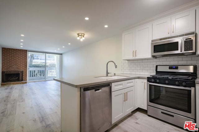 22 Navy Street 103, Venice, CA 90291 — photo 2 of 30