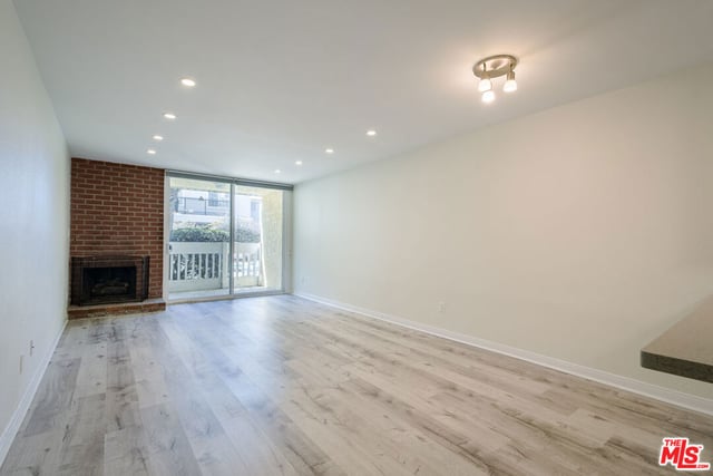 22 Navy Street 103, Venice, CA 90291 — photo 4 of 30