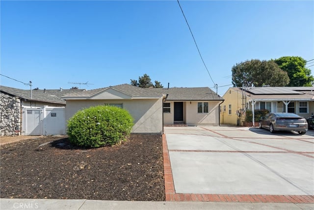 13739 Wyandotte, Los Angeles, CA 91405 — photo 3 of 31
