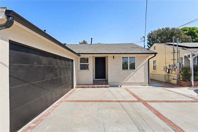13739 Wyandotte, Los Angeles, CA 91405 — photo 4 of 31