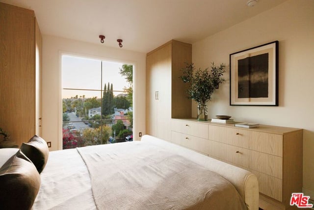 4300 Ambrose Avenue, Los Angeles, CA 90027 — photo 4 of 40