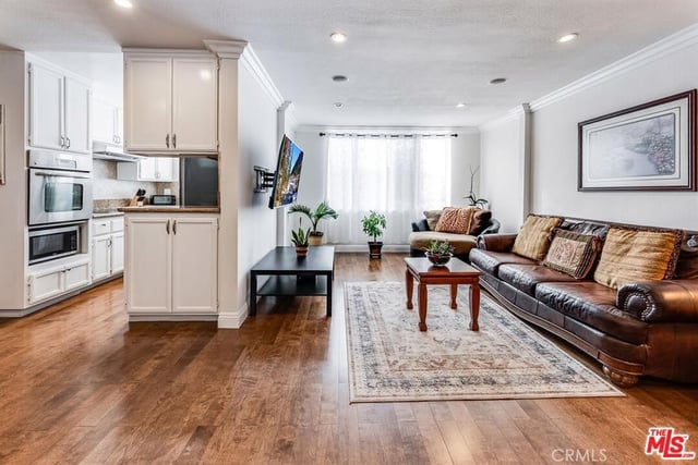5429 Newcastle Avenue 313, Encino, CA 91316 — photo 5 of 10
