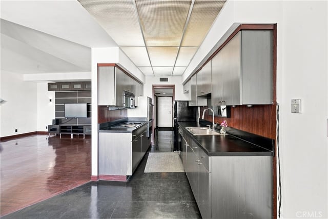 7250 Franklin Avenue 804, Los Angeles, CA 90046 — photo 7 of 37