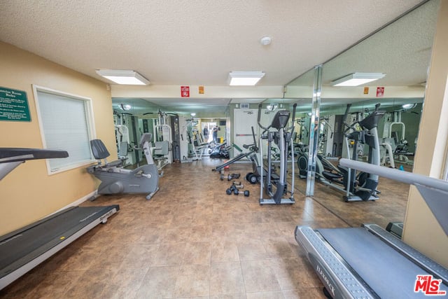 15425 Sherman Way 241, Los Angeles, CA 91406 — photo 21 of 24
