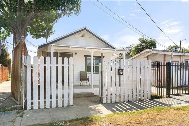 1161 6624 W 67 street, Los Angeles, CA 90044 — photo 2 of 11