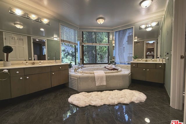 4752 Park Encino Lane 212, Encino, CA 91436 — photo 12 of 30