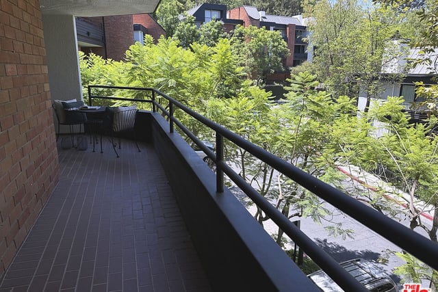 4752 Park Encino Lane 212, Encino, CA 91436 — photo 17 of 30