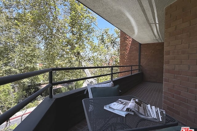 4752 Park Encino Lane 212, Encino, CA 91436 — photo 18 of 30