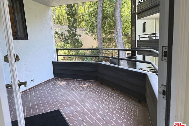4752 Park Encino Lane 212, Encino, CA 91436 — photo 19 of 30