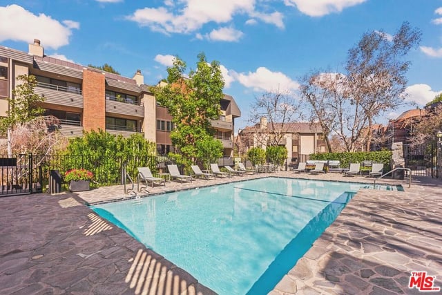 4752 Park Encino Lane 212, Encino, CA 91436 — photo 26 of 30