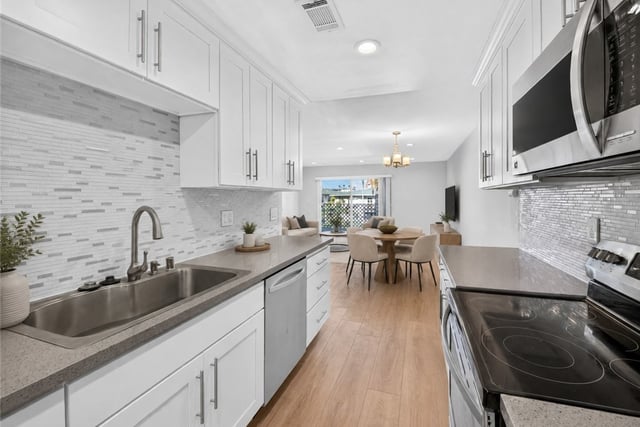 433 S Manhattan Pl 206, Los Angeles, CA 90020 — photo 6 of 19