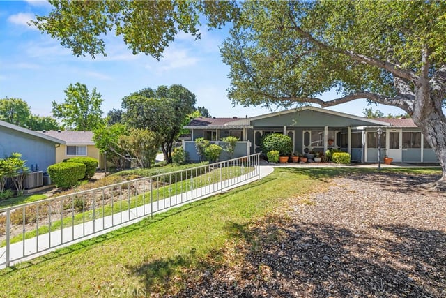 19231 Avenue Of The Oaks A, Newhall, CA 91321 — photo 2 of 54