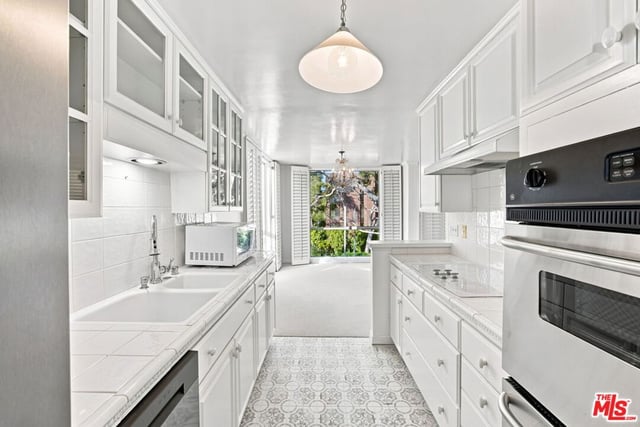 2301 S Beverly Glen Boulevard 301, Los Angeles, CA 90064 — photo 13 of 35