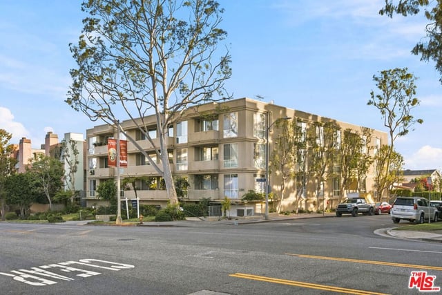 2301 S Beverly Glen Boulevard 301, Los Angeles, CA 90064 — photo 2 of 35