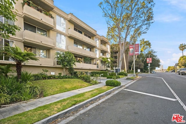 2301 S Beverly Glen Boulevard 301, Los Angeles, CA 90064 — photo 32 of 35