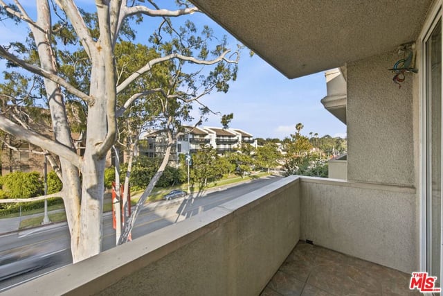 2301 S Beverly Glen Boulevard 301, Los Angeles, CA 90064 — photo 4 of 35