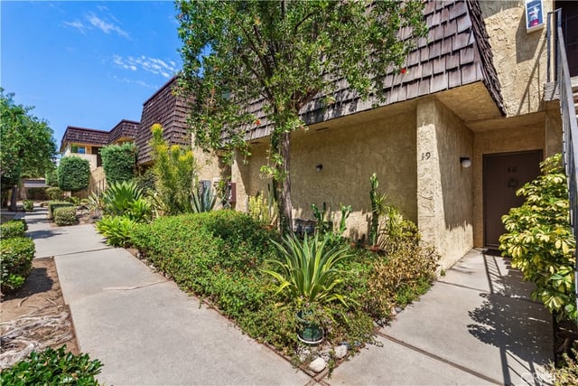 303 W Linda Vista Avenue 19, Alhambra, CA 91801 — photo 2 of 27