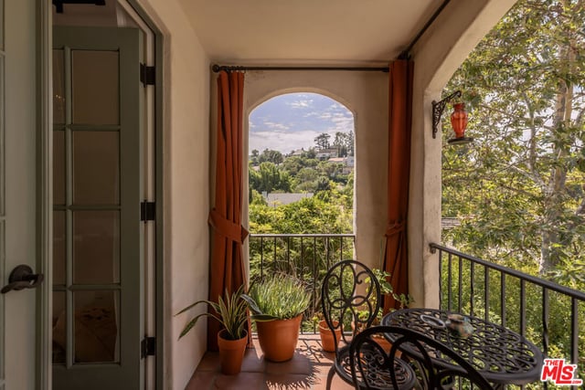 3145 La Suvida Drive, Los Angeles, CA 90068 — photo 15 of 27