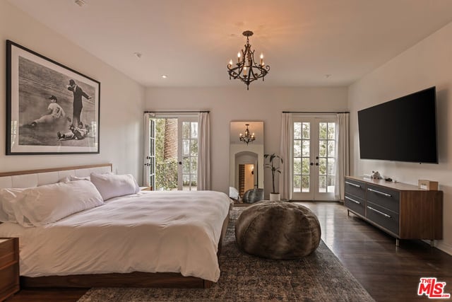 3145 La Suvida Drive, Los Angeles, CA 90068 — photo 18 of 27