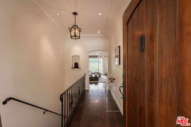 3145 La Suvida Drive, Los Angeles, CA 90068 — photo 4 of 27