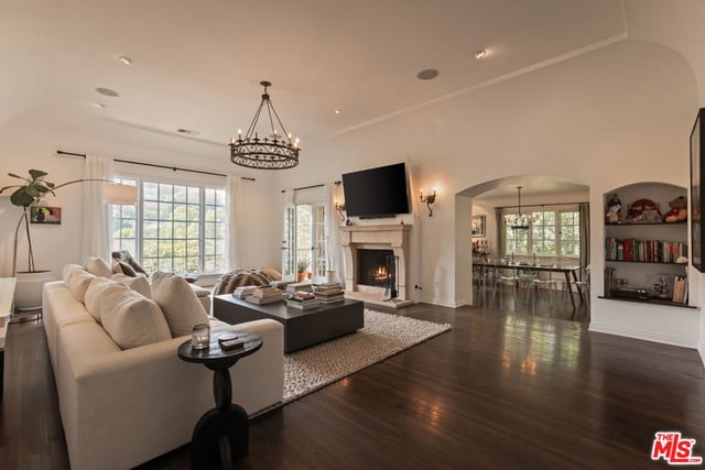 3145 La Suvida Drive, Los Angeles, CA 90068 — photo 5 of 27