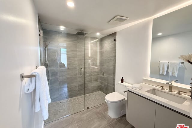 1017 N Croft Avenue 203, Los Angeles, CA 90069 — photo 13 of 16