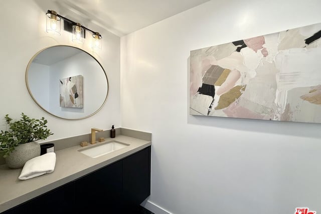 1017 N Croft Avenue 203, Los Angeles, CA 90069 — photo 8 of 16