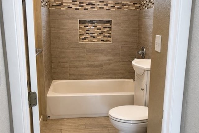 344 E 81st Street, Los Angeles, CA 90003 — photo 3 of 7