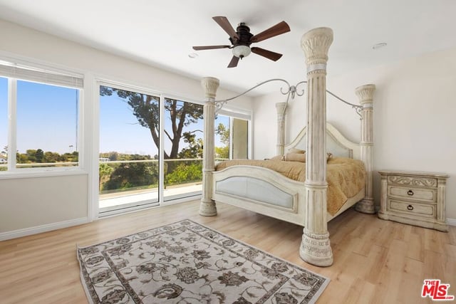 940 Linda Flora Drive, Los Angeles, CA 90049 — photo 10 of 23