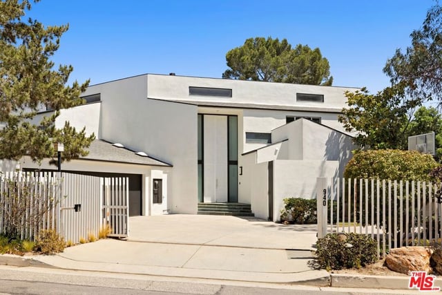 940 Linda Flora Drive, Los Angeles, CA 90049 — photo 2 of 23