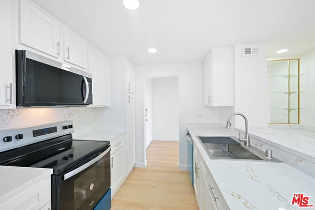 10535 Wilshire Boulevard 1803, Los Angeles, CA 90024 — photo 13 of 39